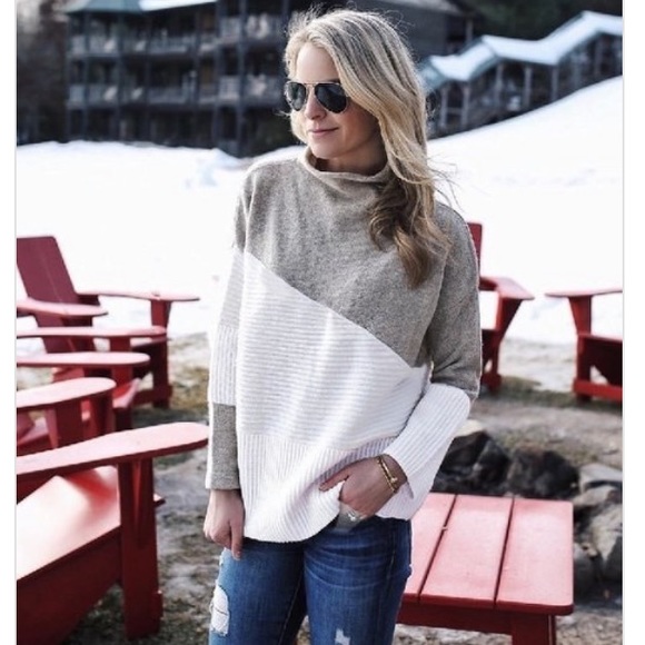 💚SALE💚 Mock Neck Turtleneck Sweater - Picture 2 of 2